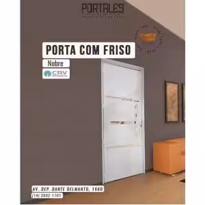 Porta de abrir Lambri com friso e puxador oval - Nobre